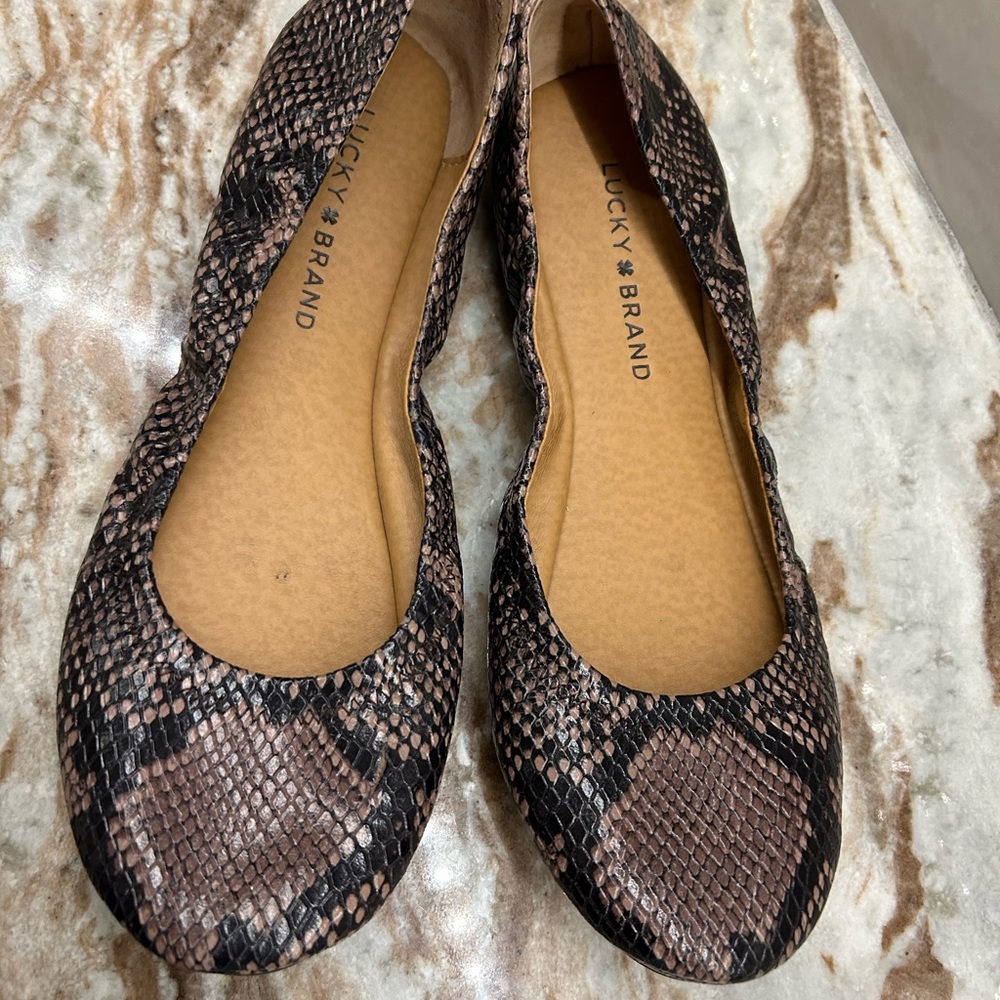 Lucky brand snake print flats